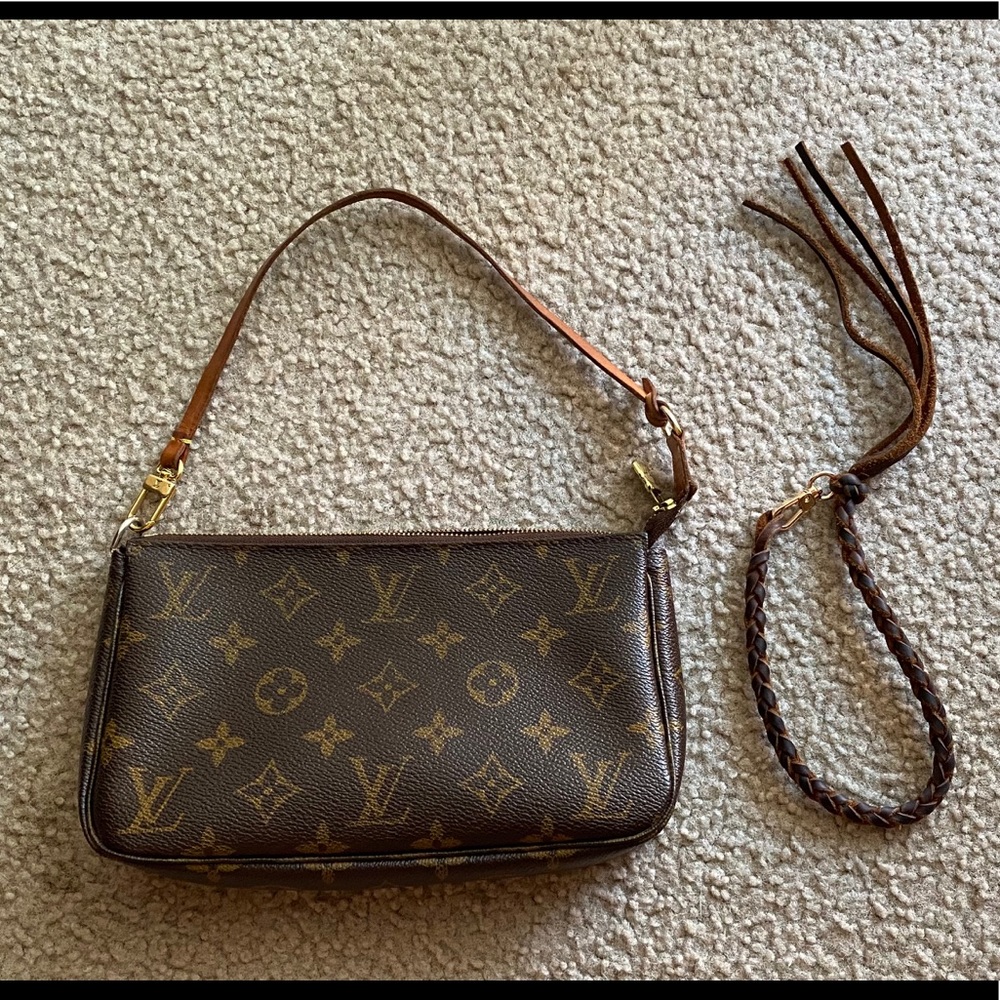 SOLD! 🤎Louis Vuitton Pochette🤎